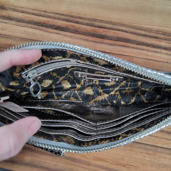 Laundry By Shelli Segal Metallic Silver Snakeskin Wristlet, 9.5×4 - Picture 12 of 15